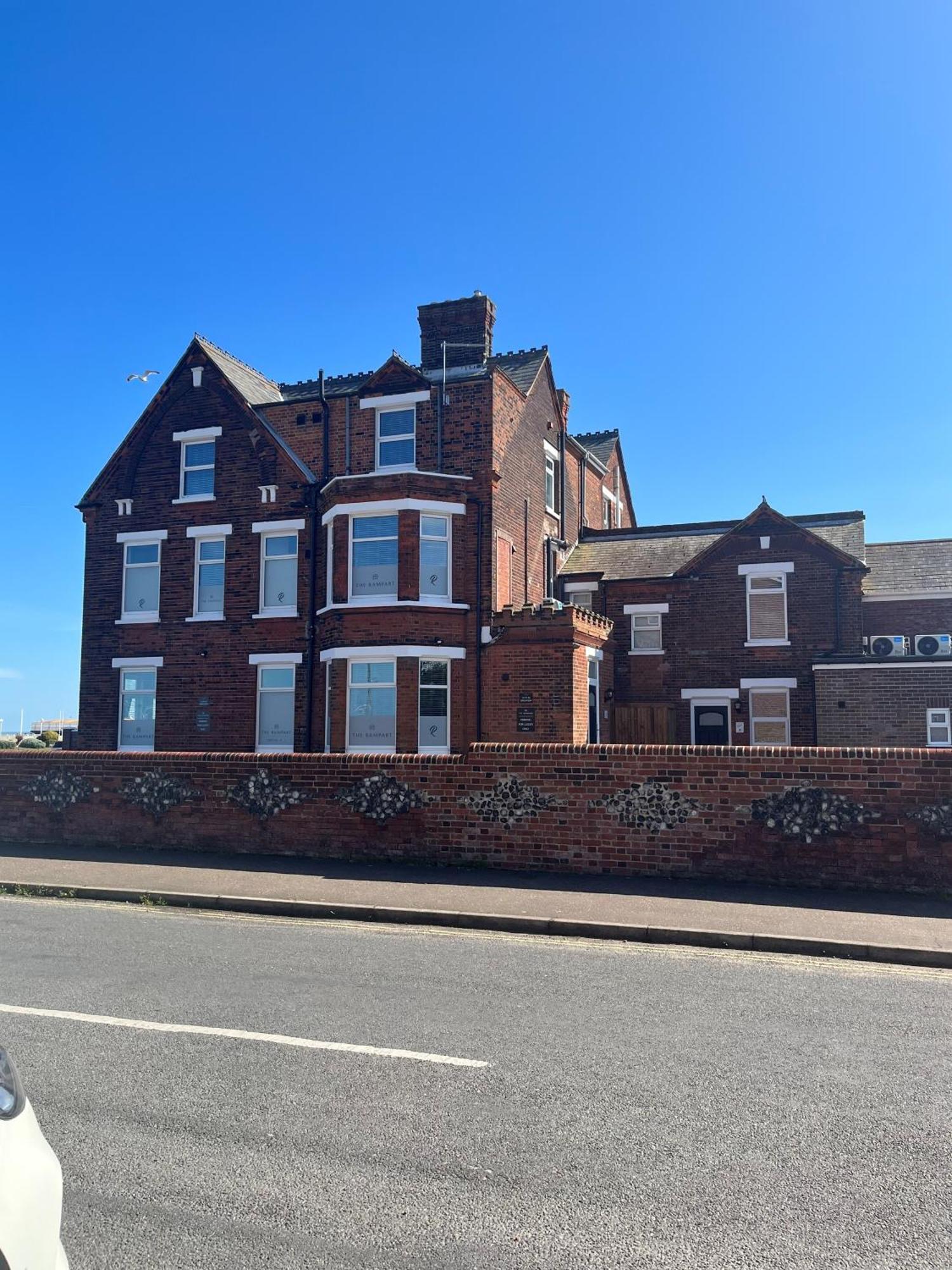 The Rampart Aparthotel Great Yarmouth Exterior photo